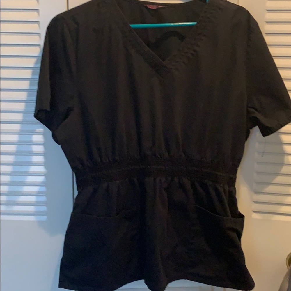 🎄Black scrub top